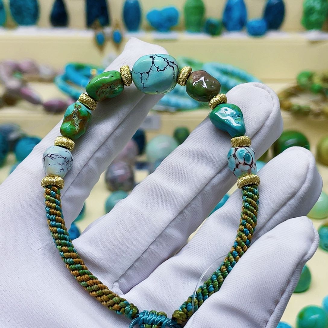 绿松石颈饰未镶嵌