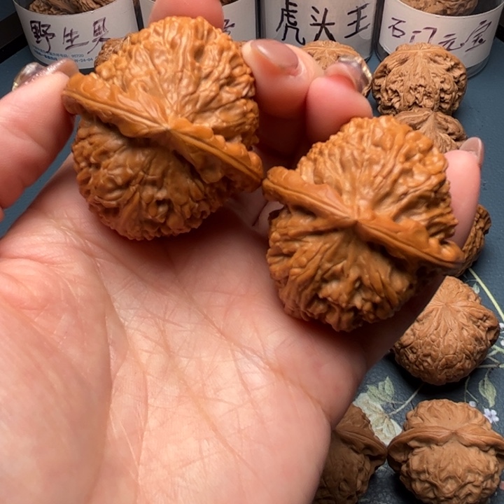 文玩核桃把件43三角白