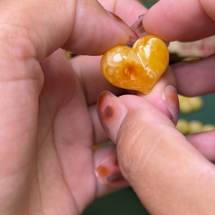 蜜蜡未镶嵌珠宝奇石
