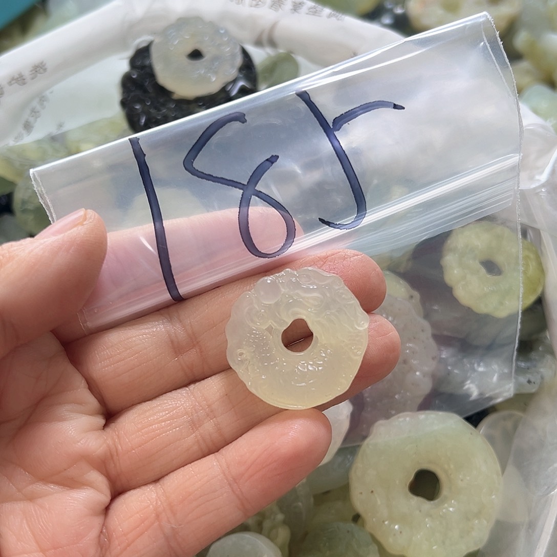 蛇纹石玉颈饰未镶嵌妃****.185