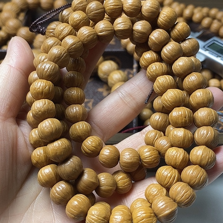 李***。手串猴头核桃老树小南瓜勃挂