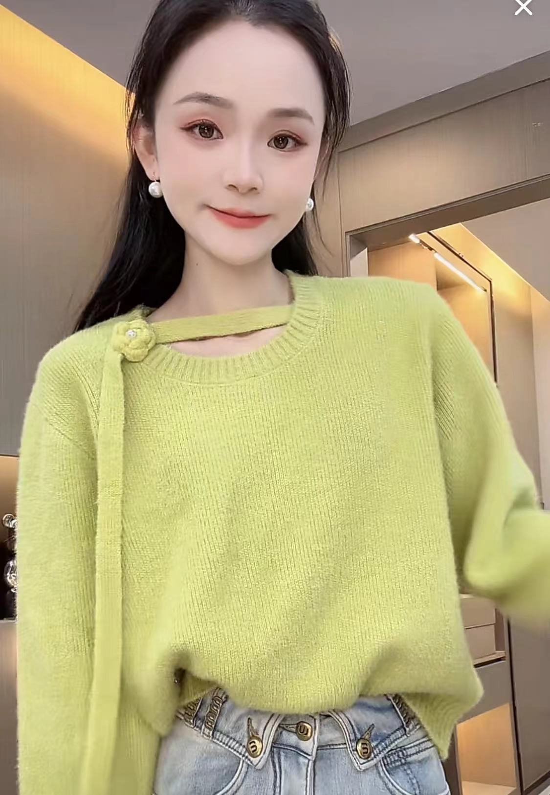 【秀宝女装】温柔风花朵飘带针织百搭毛衣XB3697