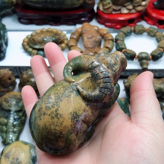 岫岩河磨玉（透闪石质玉）把件未镶嵌