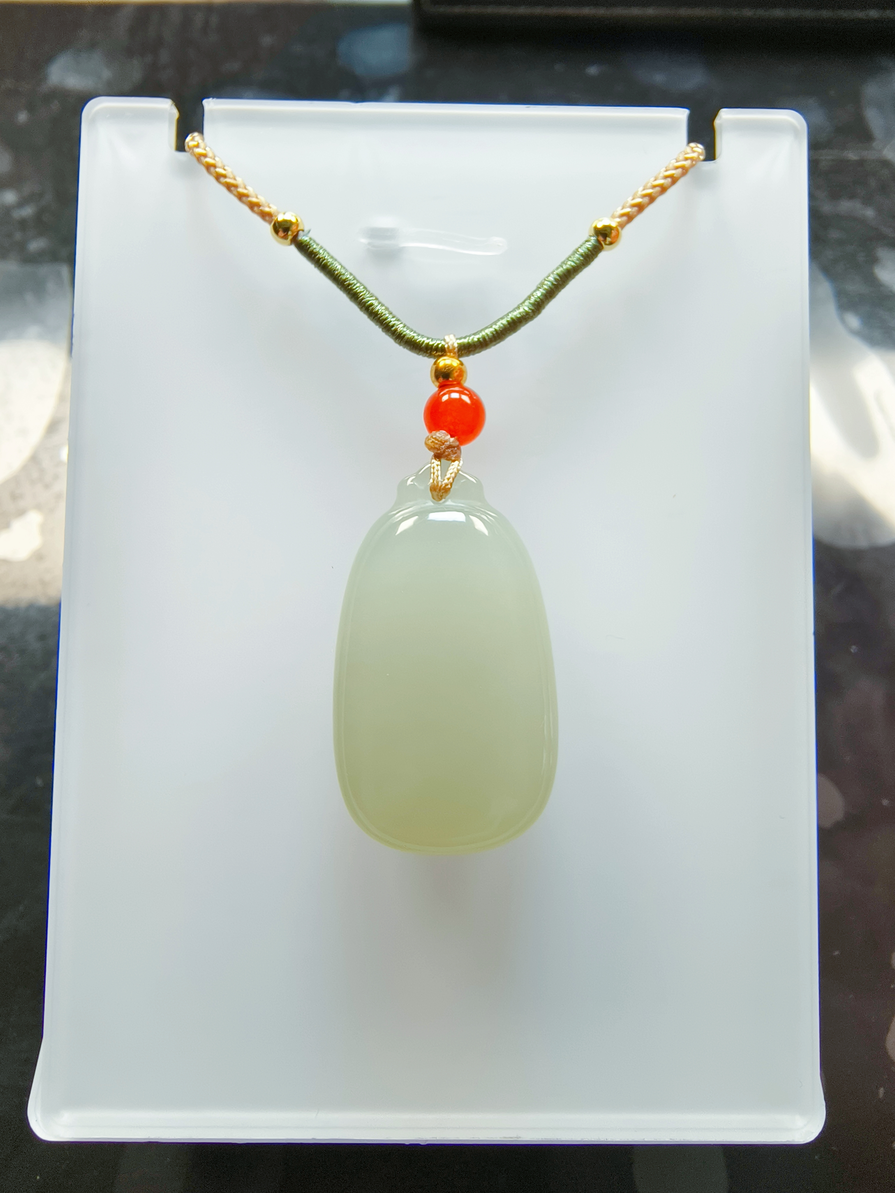 和田玉玉牌吊坠，高冰高透，无脏无杂，尺寸31*18*10.8。