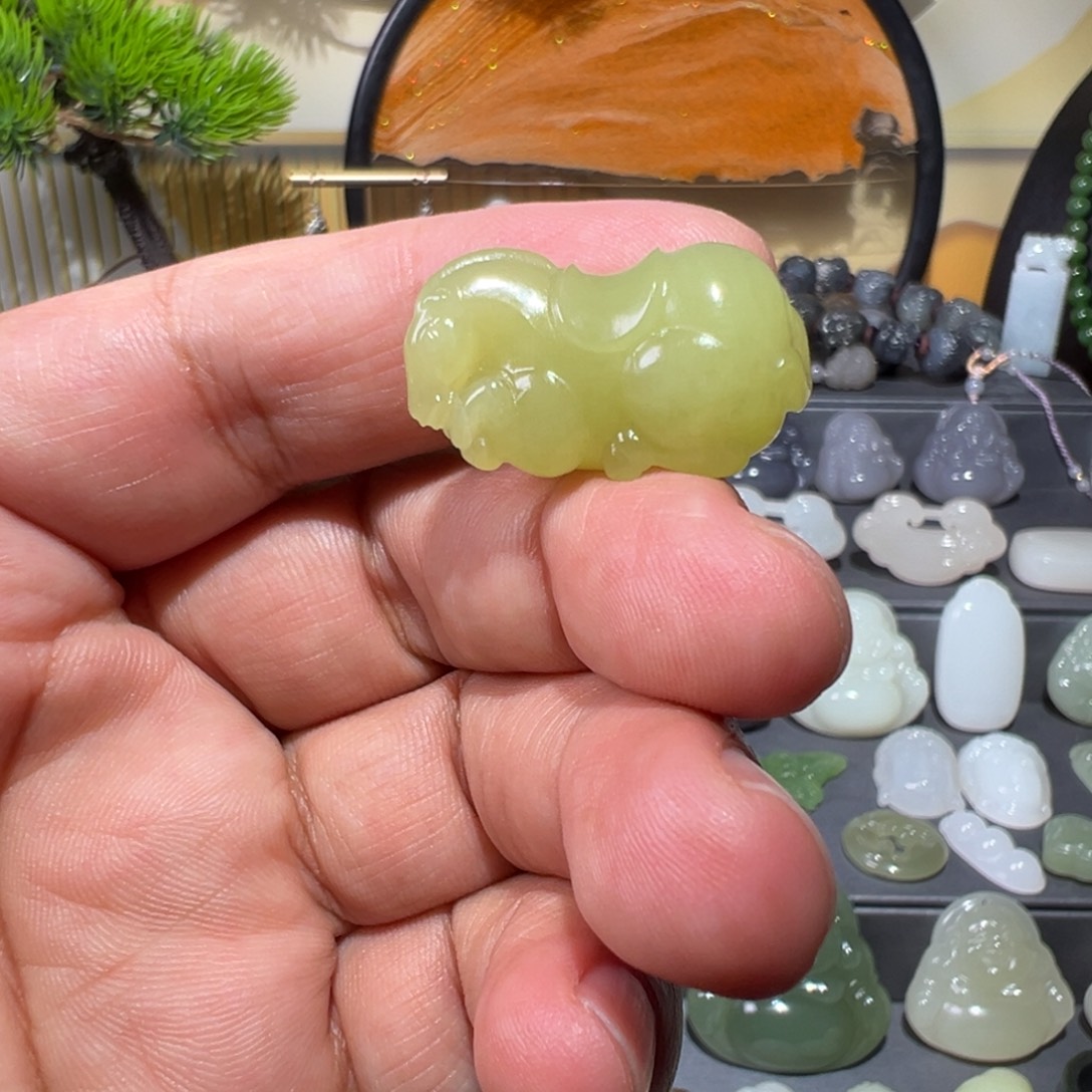 6***5和田玉（黄玉）未镶嵌颈饰