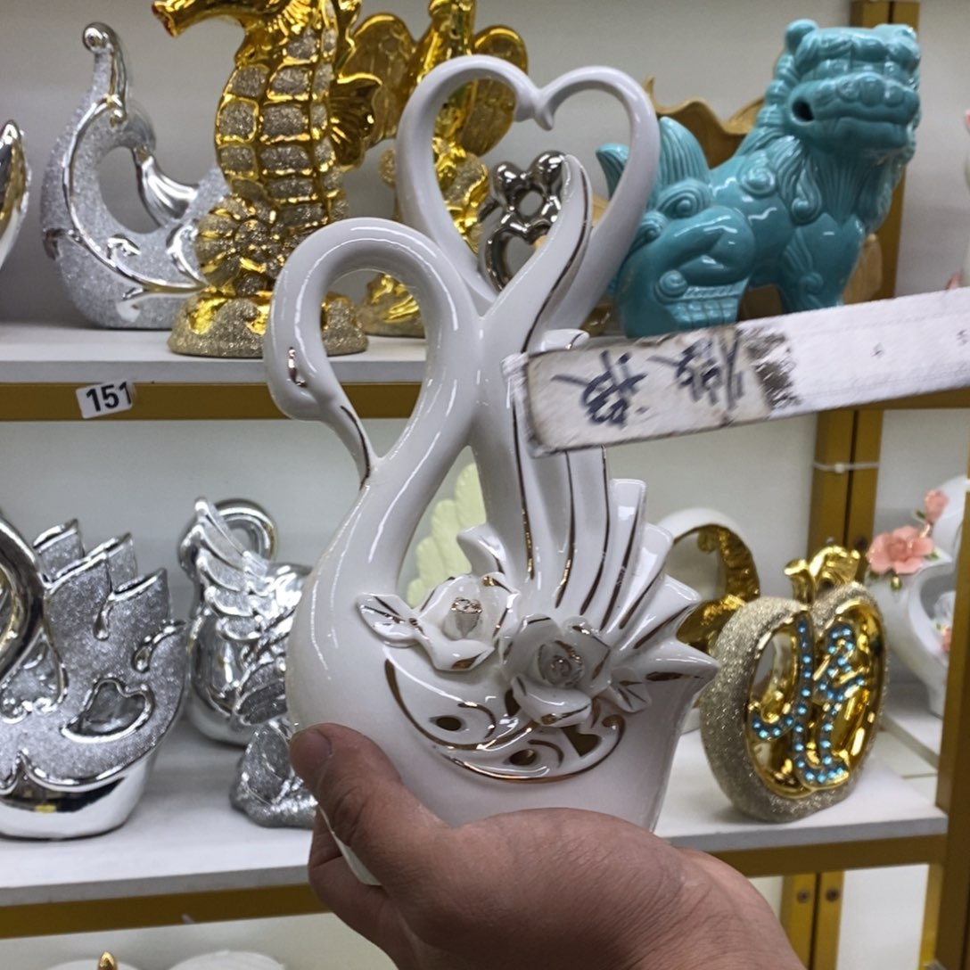 摆件陶瓷材料花瓶摆件