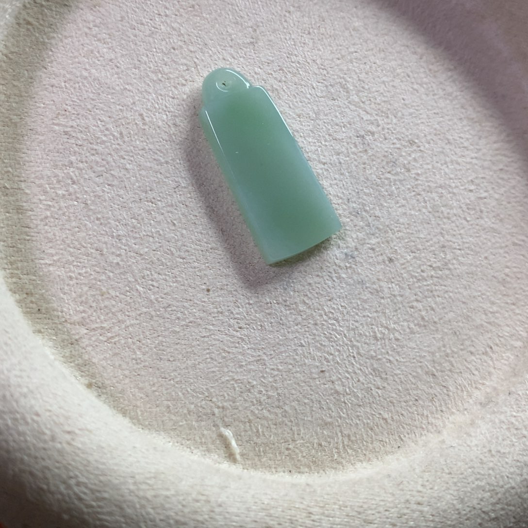 翡翠未镶嵌颈饰无事牌天空蓝