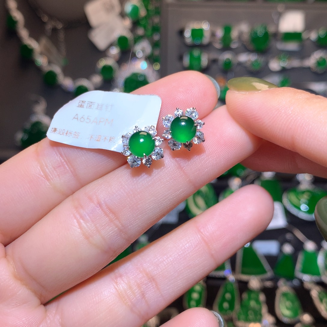 翡翠耳饰18K金镶嵌蛋面
