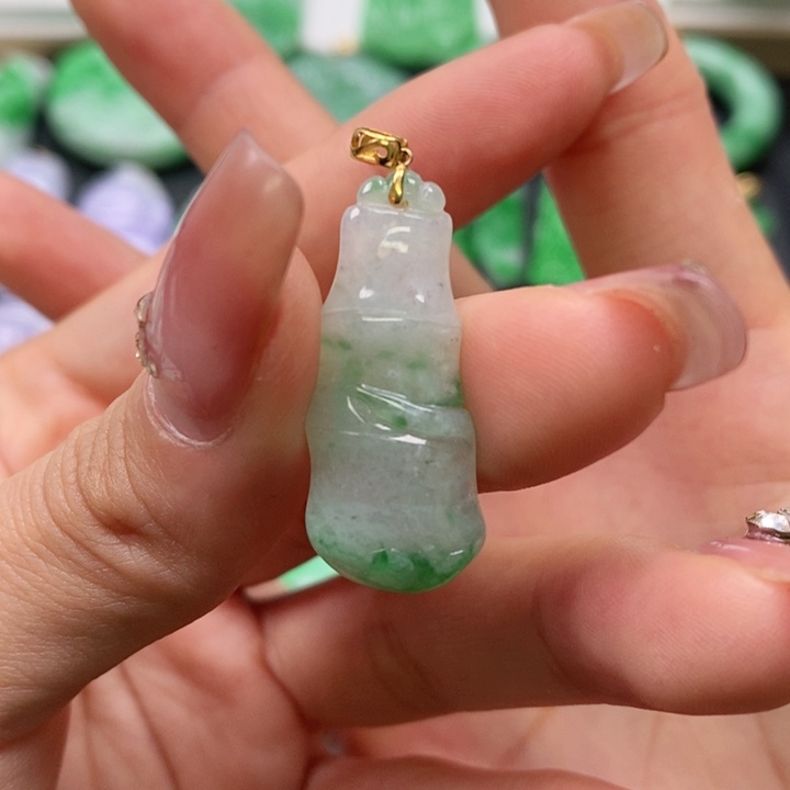 翡翠颈饰未镶嵌吊坠