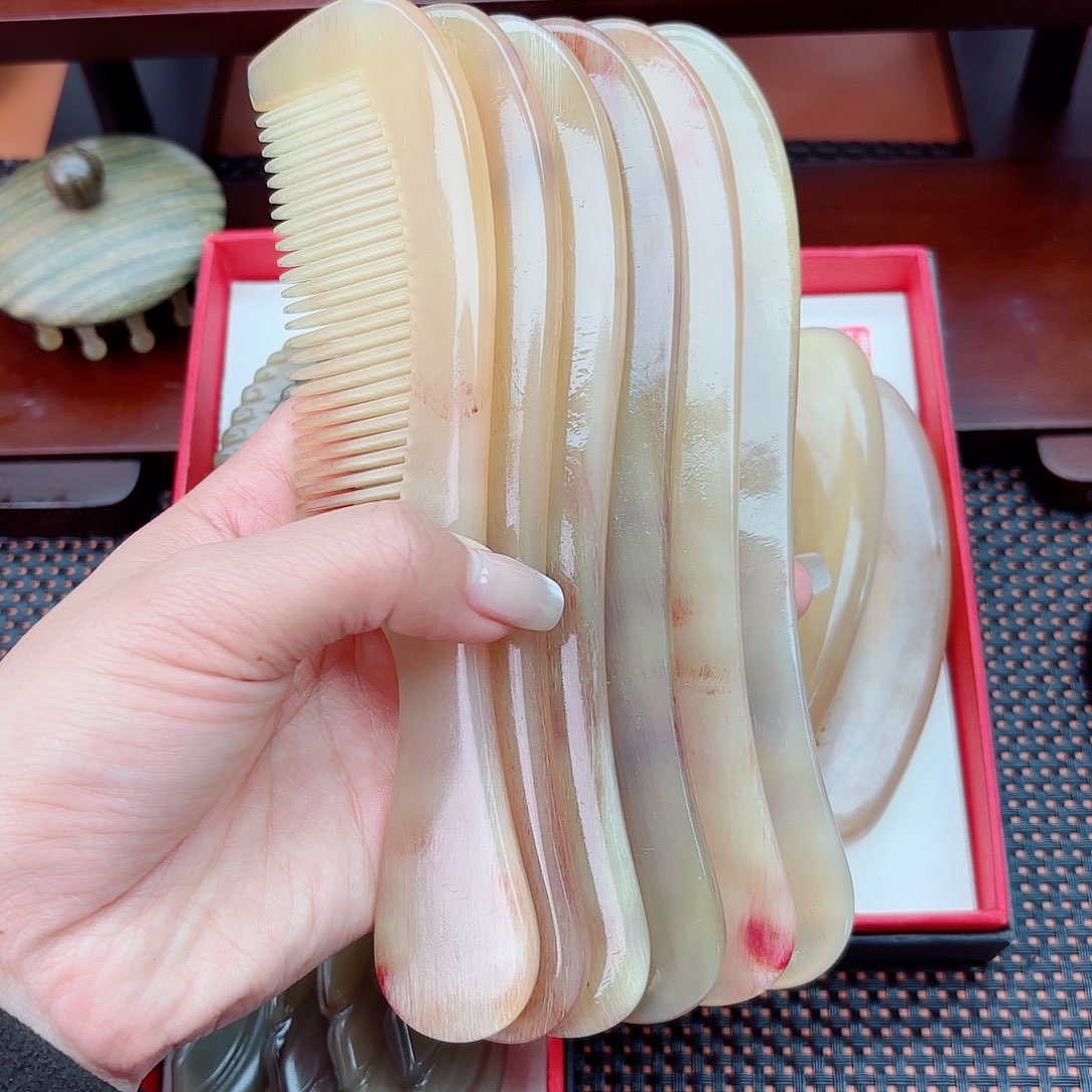 纯手工制作纯牛角梳子