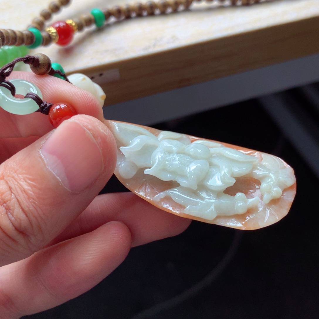 翡翠颈饰未镶嵌吊坠