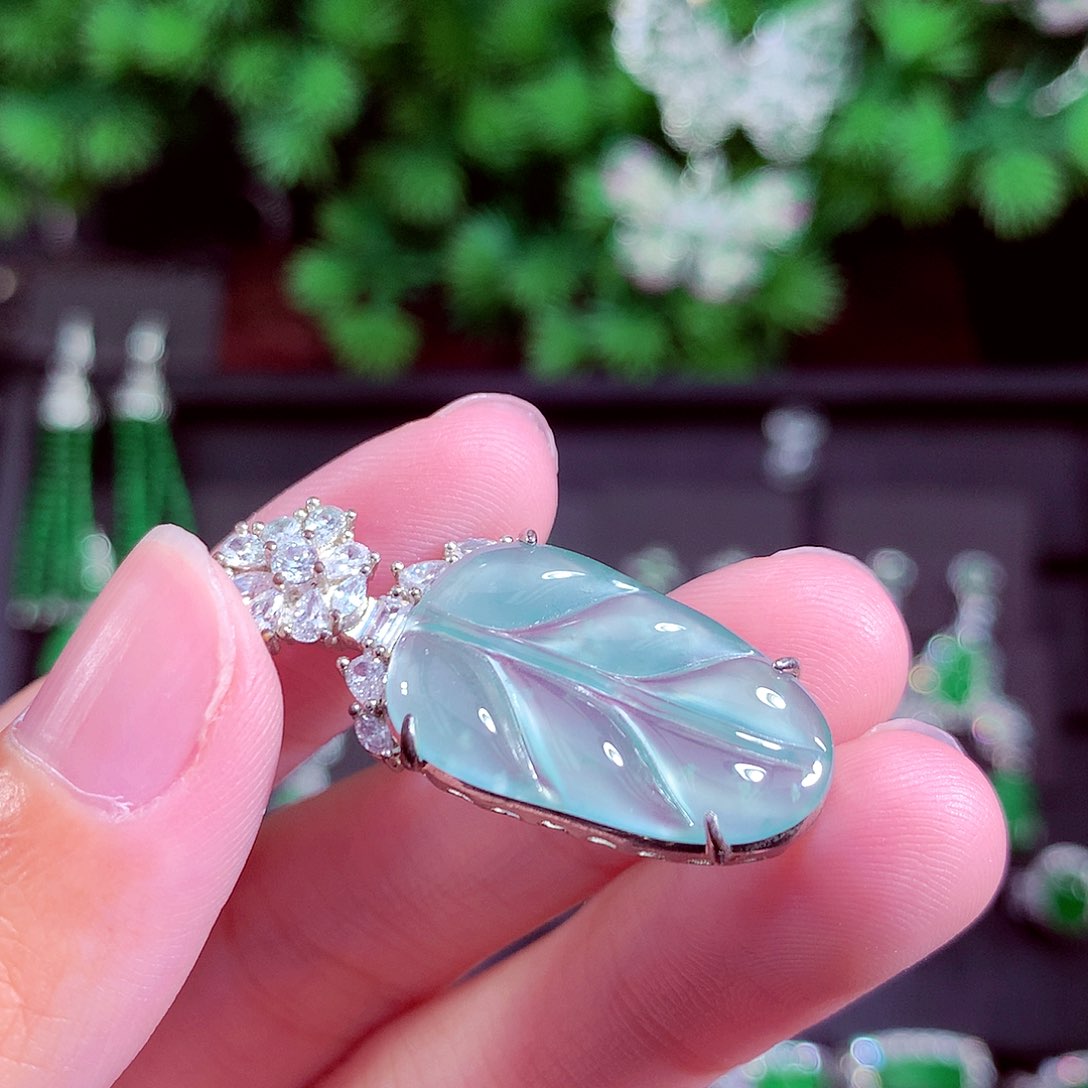 颈饰未镶嵌翡翠天然