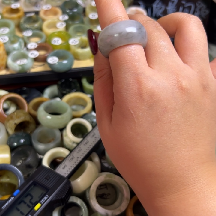 蛇纹石玉合金戒指