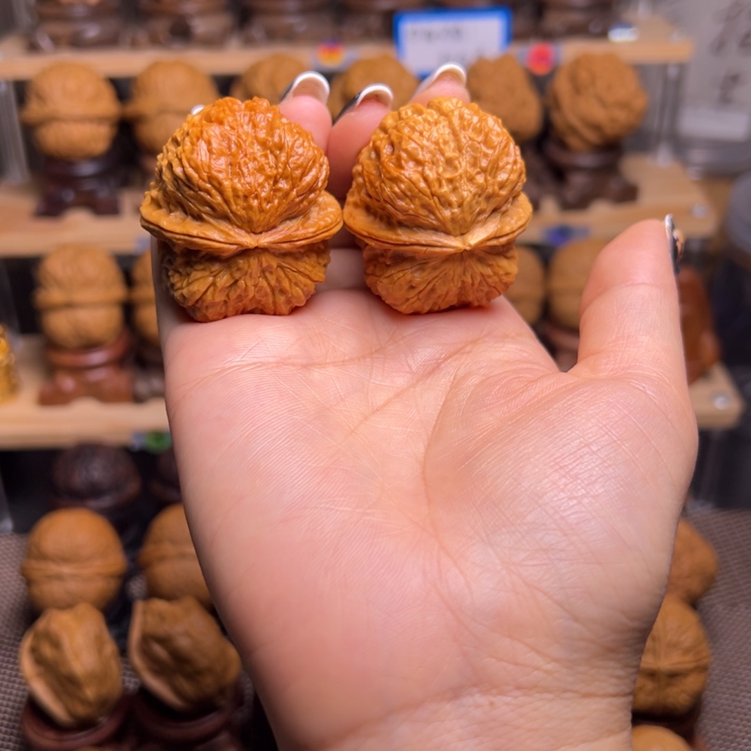 把件桃核铁蝴蝶H2、40……