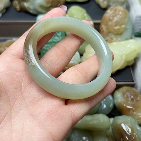 颈饰未镶嵌和田玉七****。