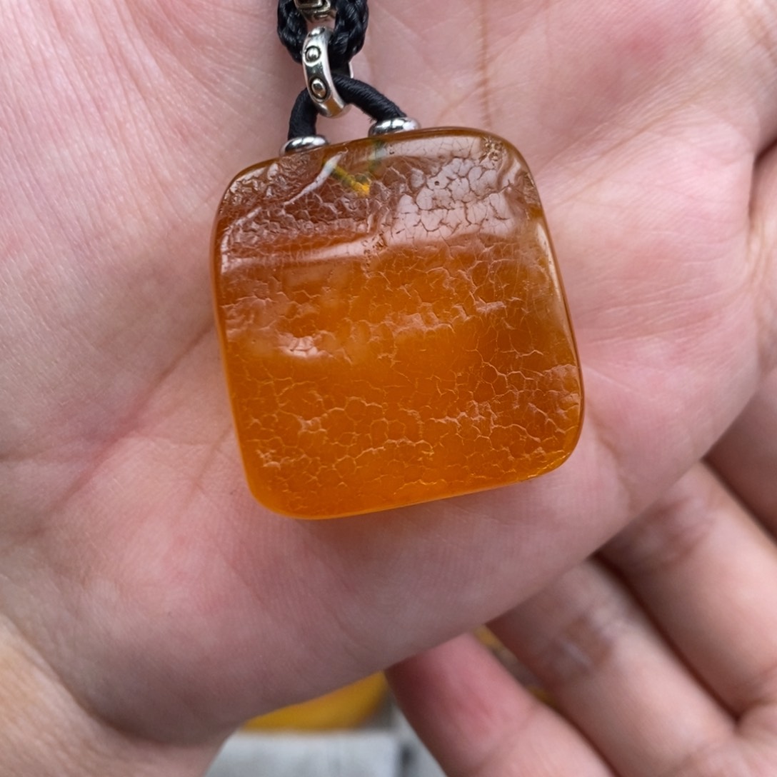 琥珀吊坠(赠链)未镶嵌