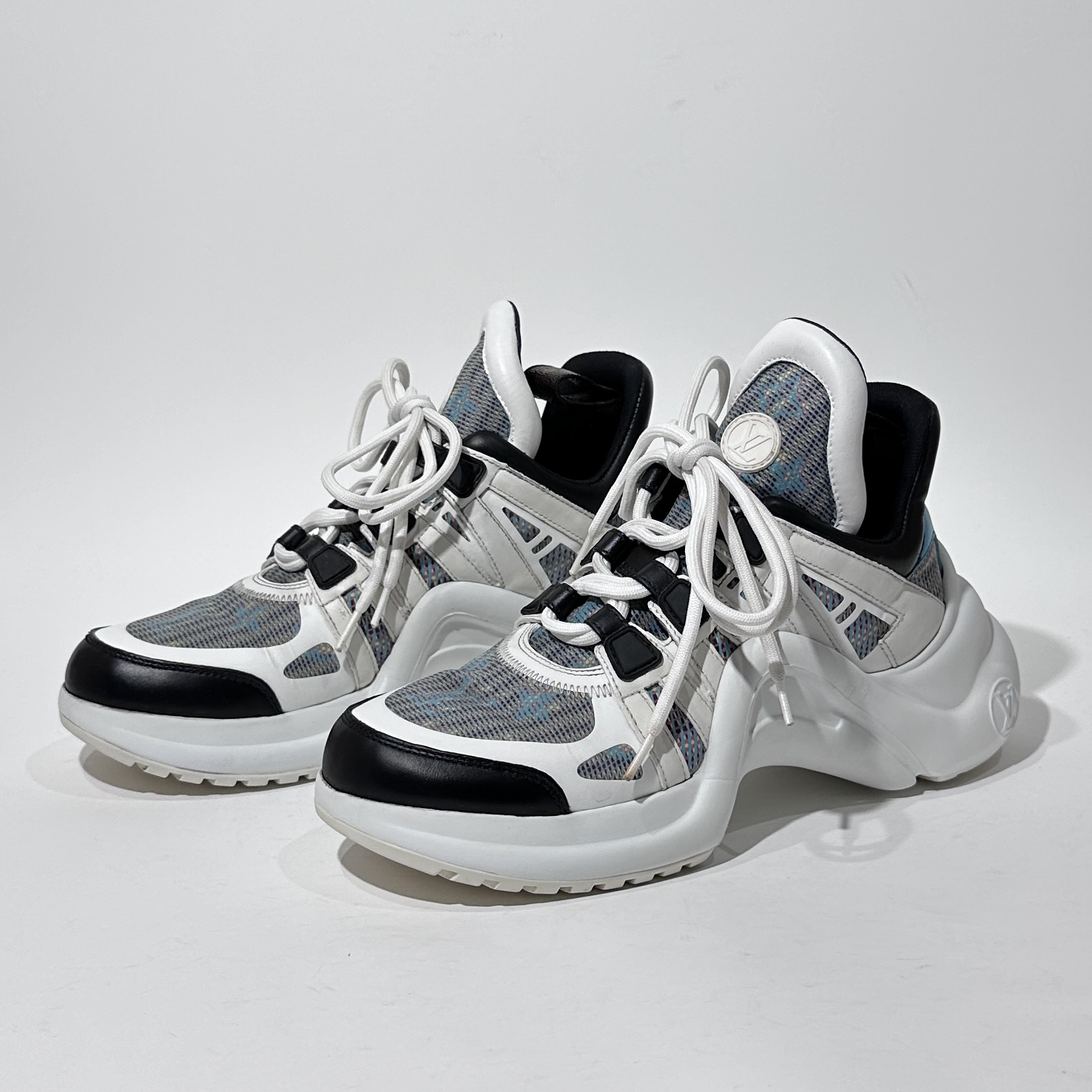 95新 LouisVuitton/路易威登 37码 蓝黑色时尚拱桥老爹鞋/WX01339