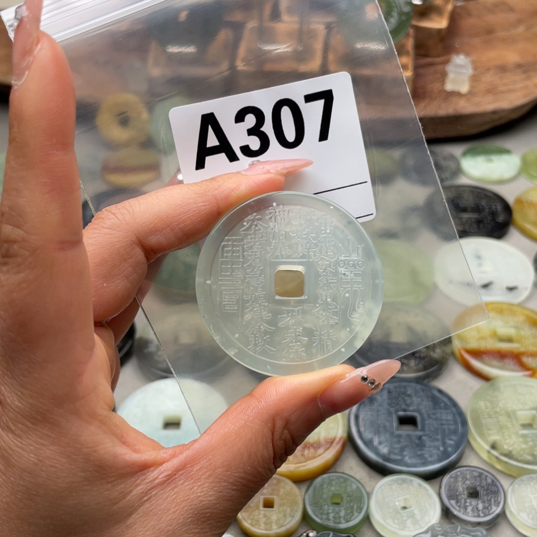 蛇纹石玉颈饰未镶嵌鲤*