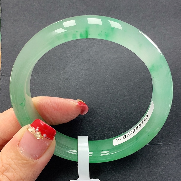 石英质玉手镯未镶嵌品**活