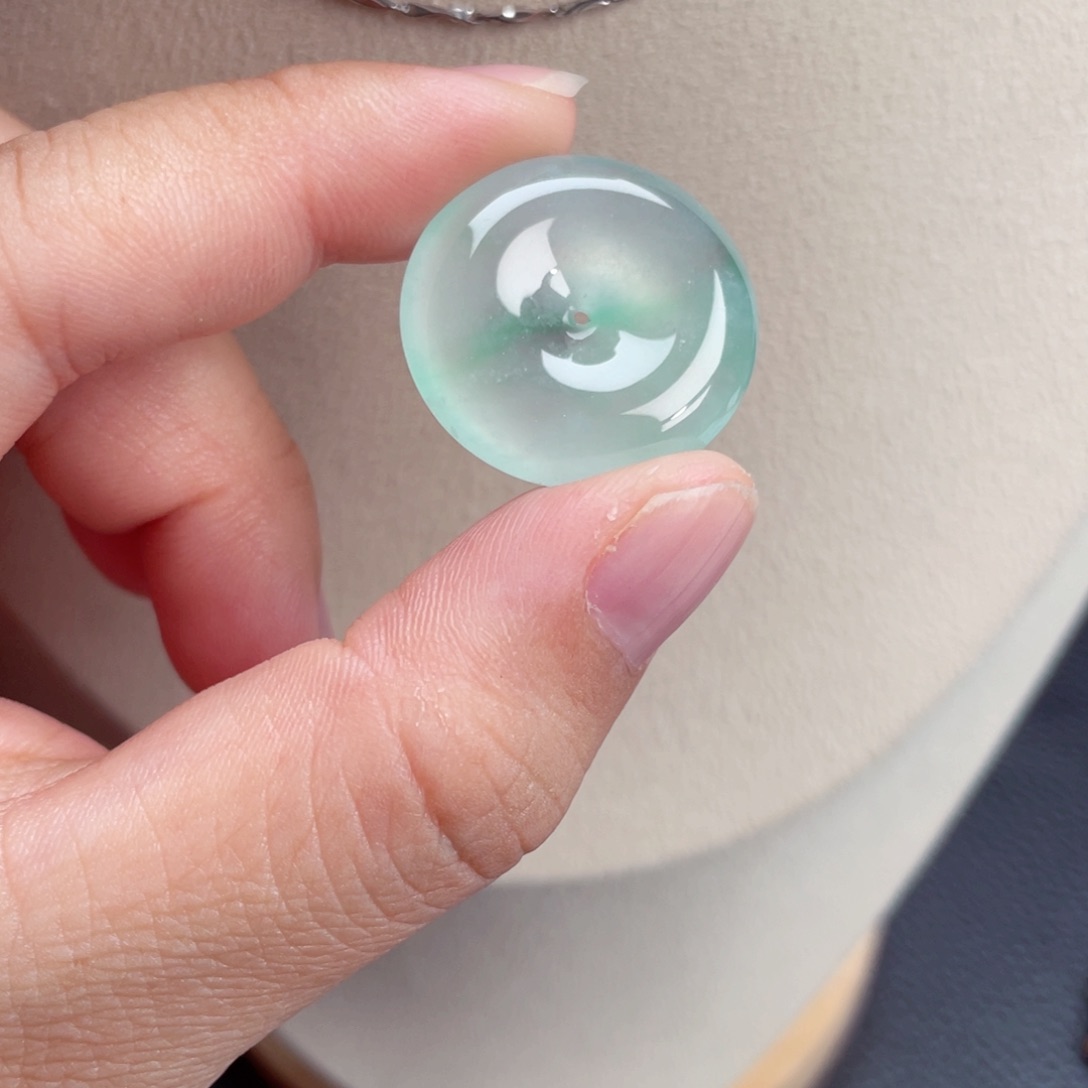 颈饰未镶嵌翡翠平安扣