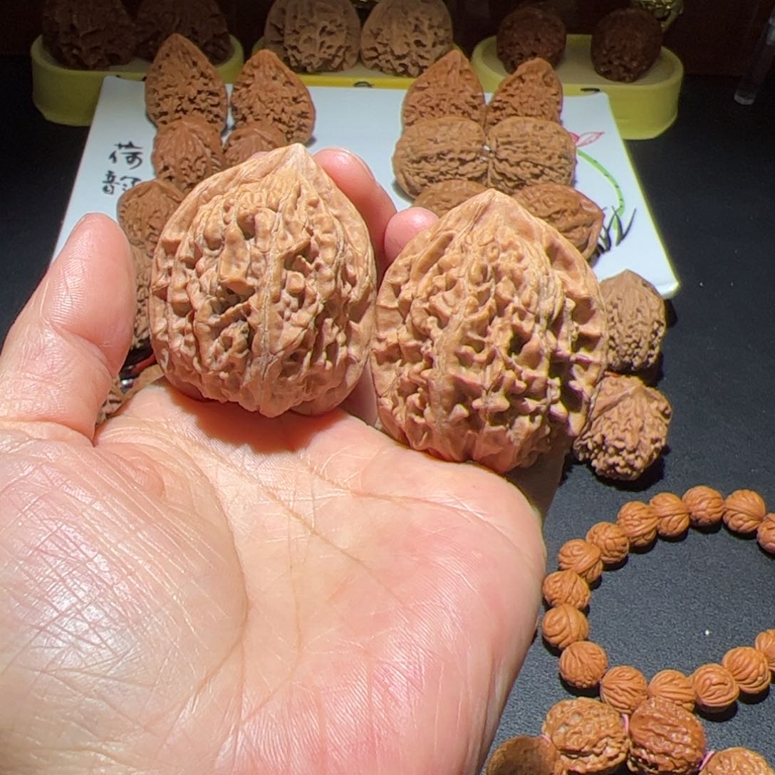 文玩核桃把件顶天鸡心