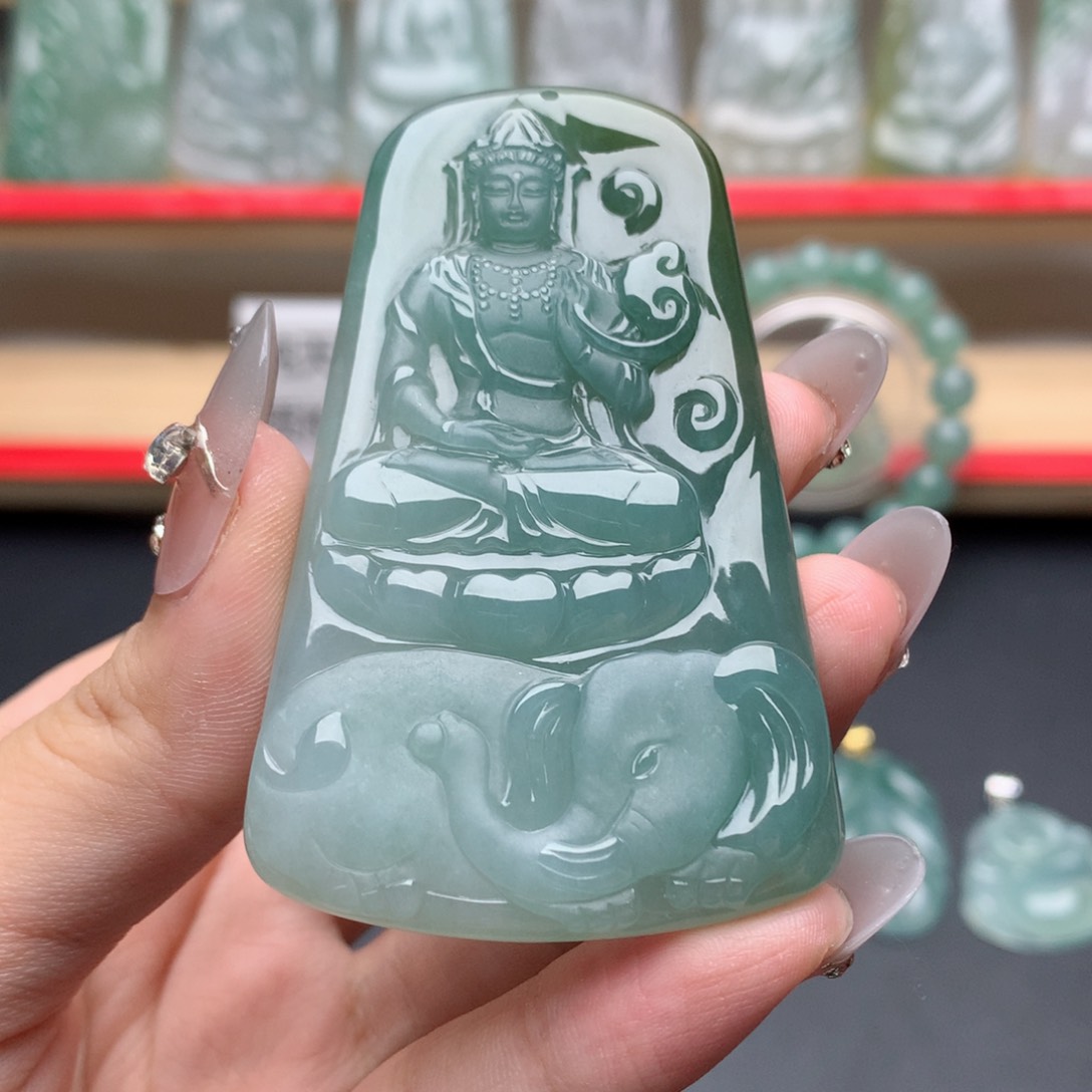 翡翠未镶嵌颈饰普贤菩萨