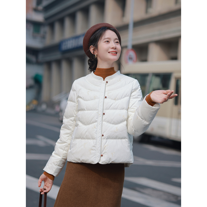 红念米白色白鸭绒羽绒服女短款小个子设计感2025羽绒服女小个子