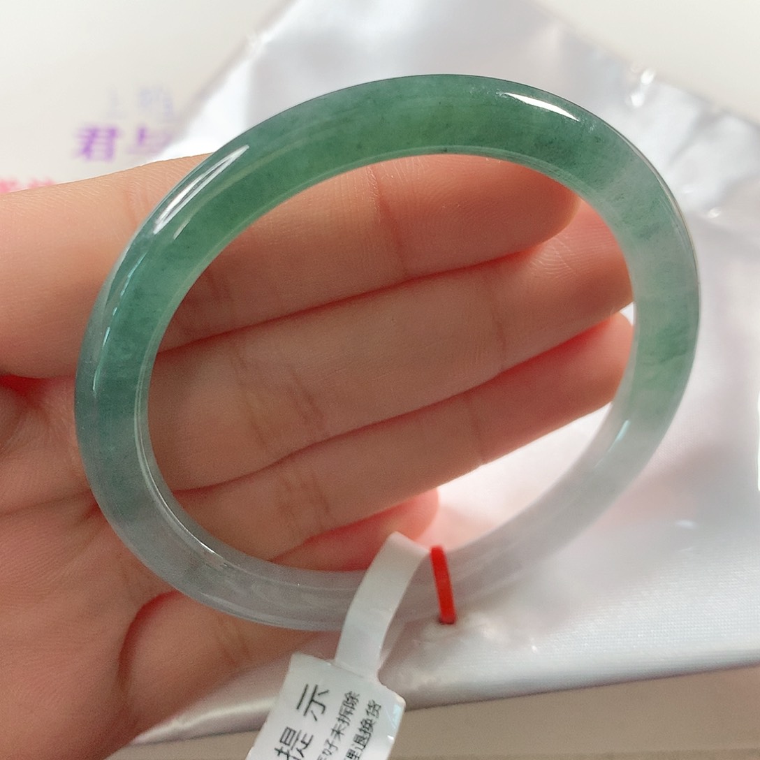 翡翠手镯未镶嵌 圆条⑧⑦