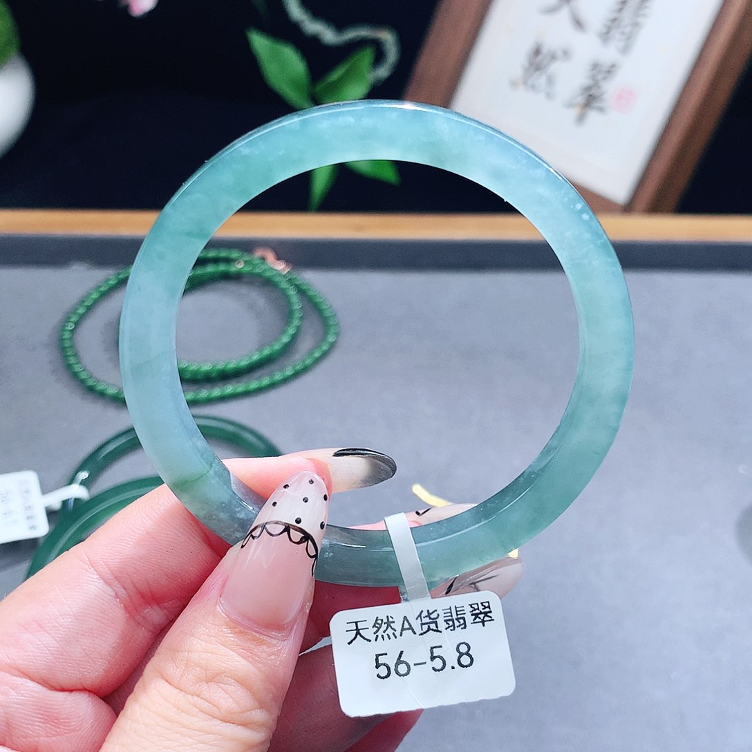 翡翠手镯（圆镯）未镶嵌