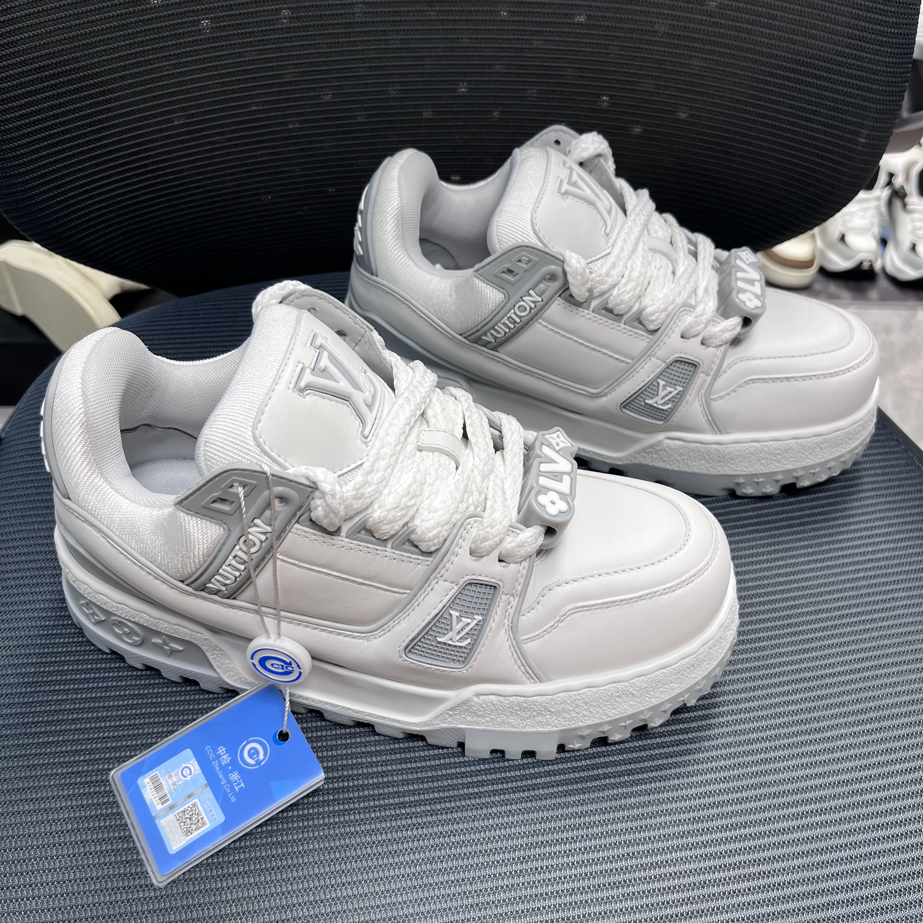 99新 LouisVuitton/路易威登 仅试穿36码！trainer小胖丁24新款