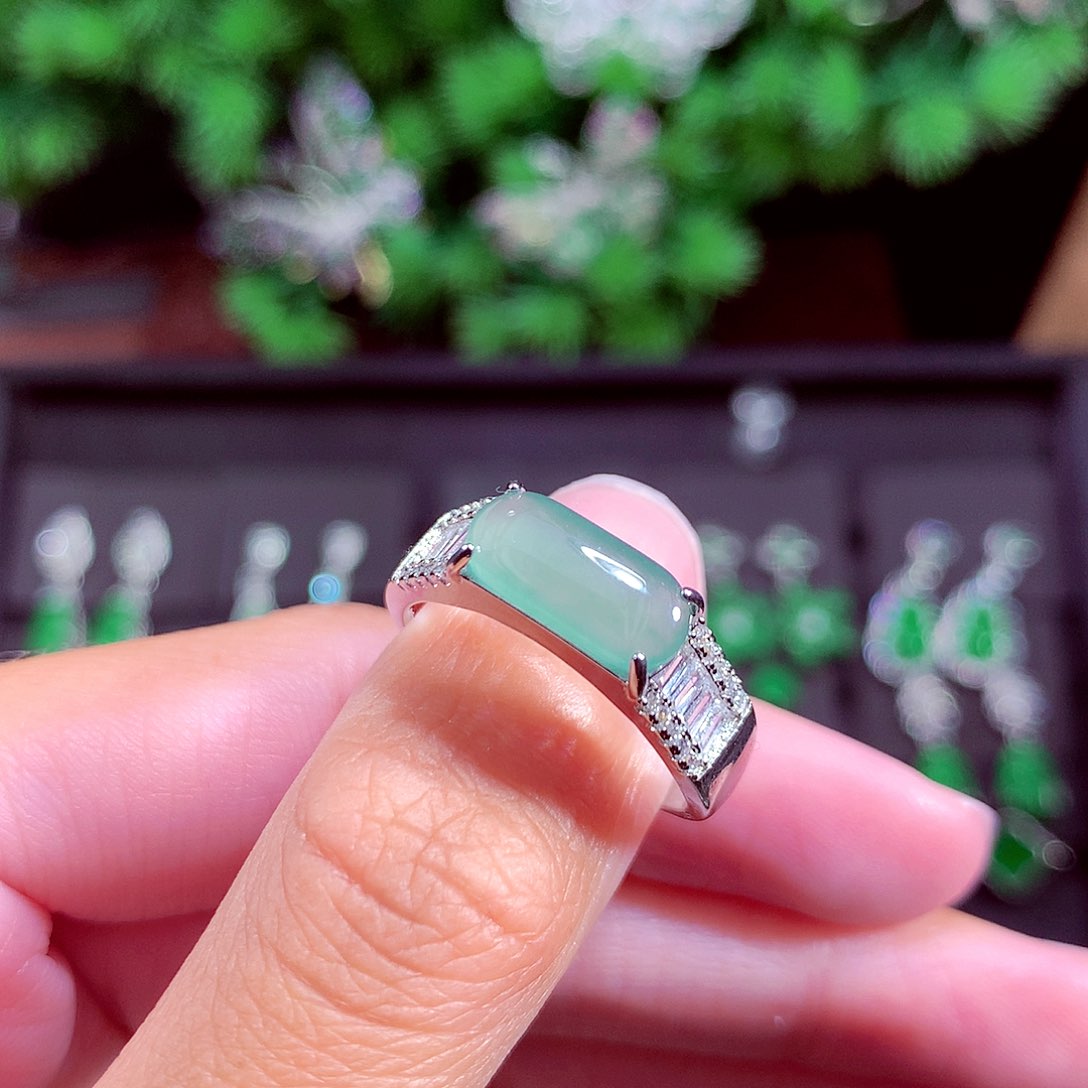 颈饰未镶嵌翡翠天然