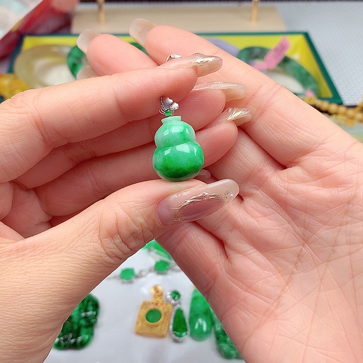 翡翠颈饰18K金镶嵌翡翠