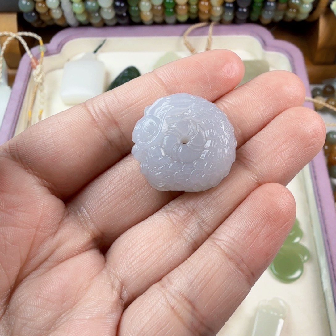 茉***莉和田玉未镶嵌颈饰