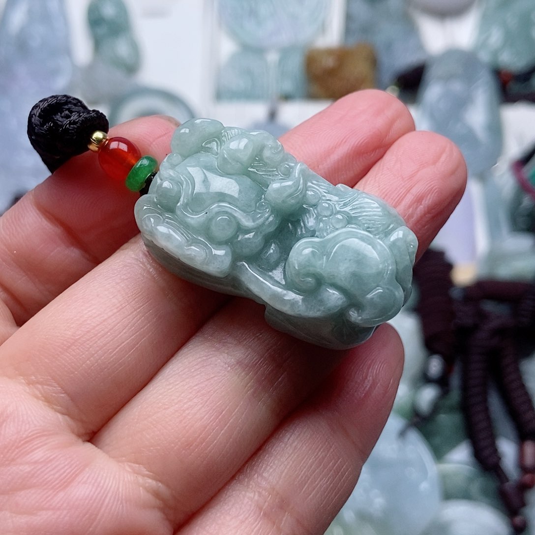 翡翠颈饰未镶嵌翡翠