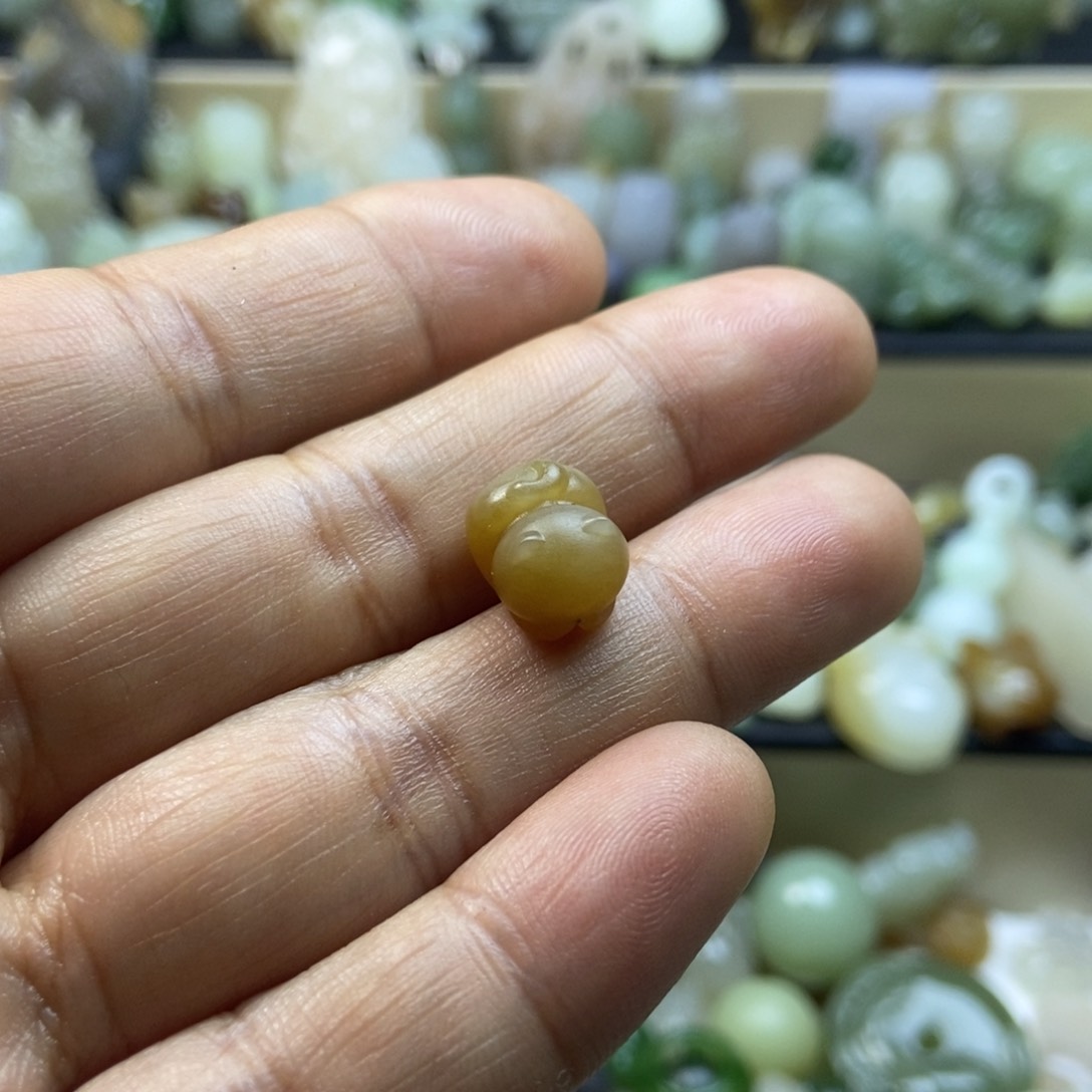 和田玉颈饰未镶嵌定制