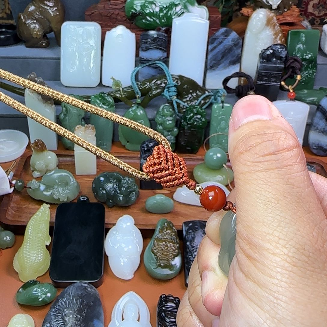 和田玉颈饰未镶嵌青*