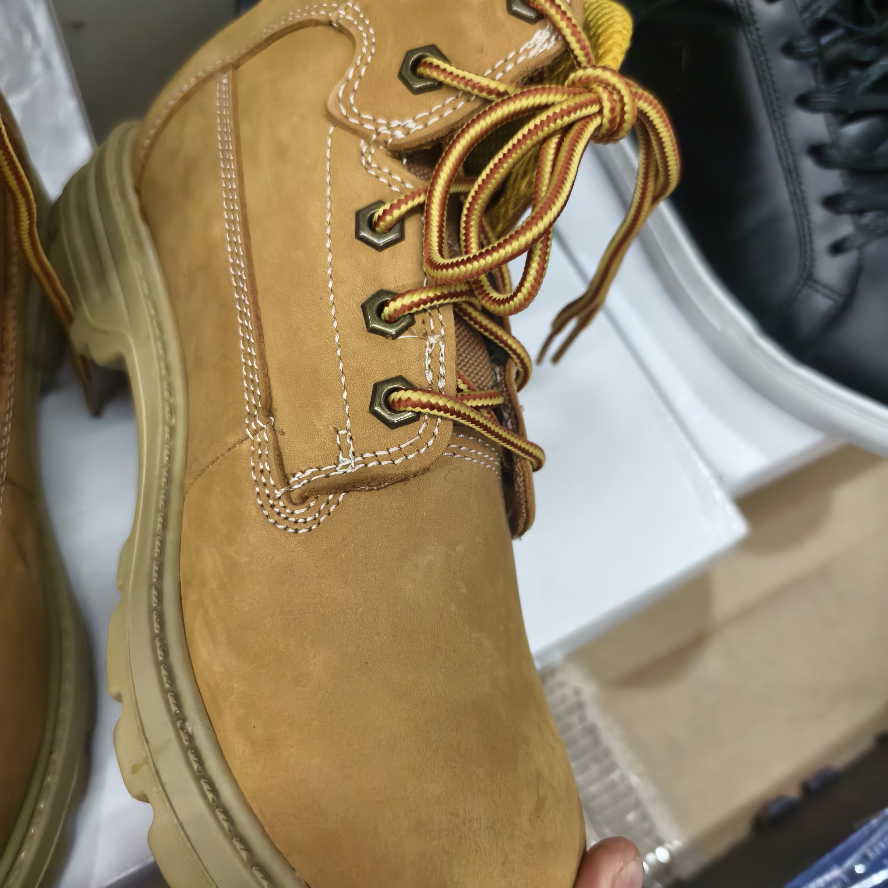 男女款时尚真皮平底切尔西固特异案编码拍