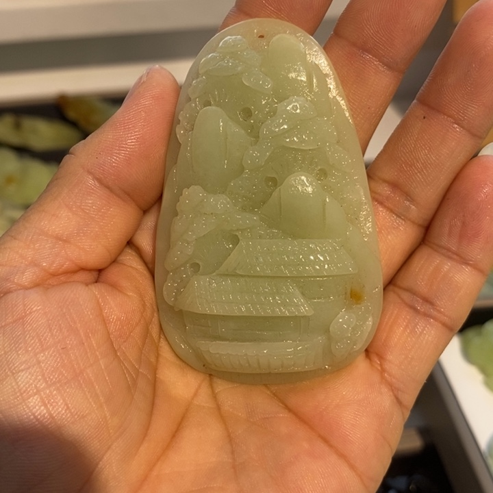 蛇纹石玉未镶嵌颈饰