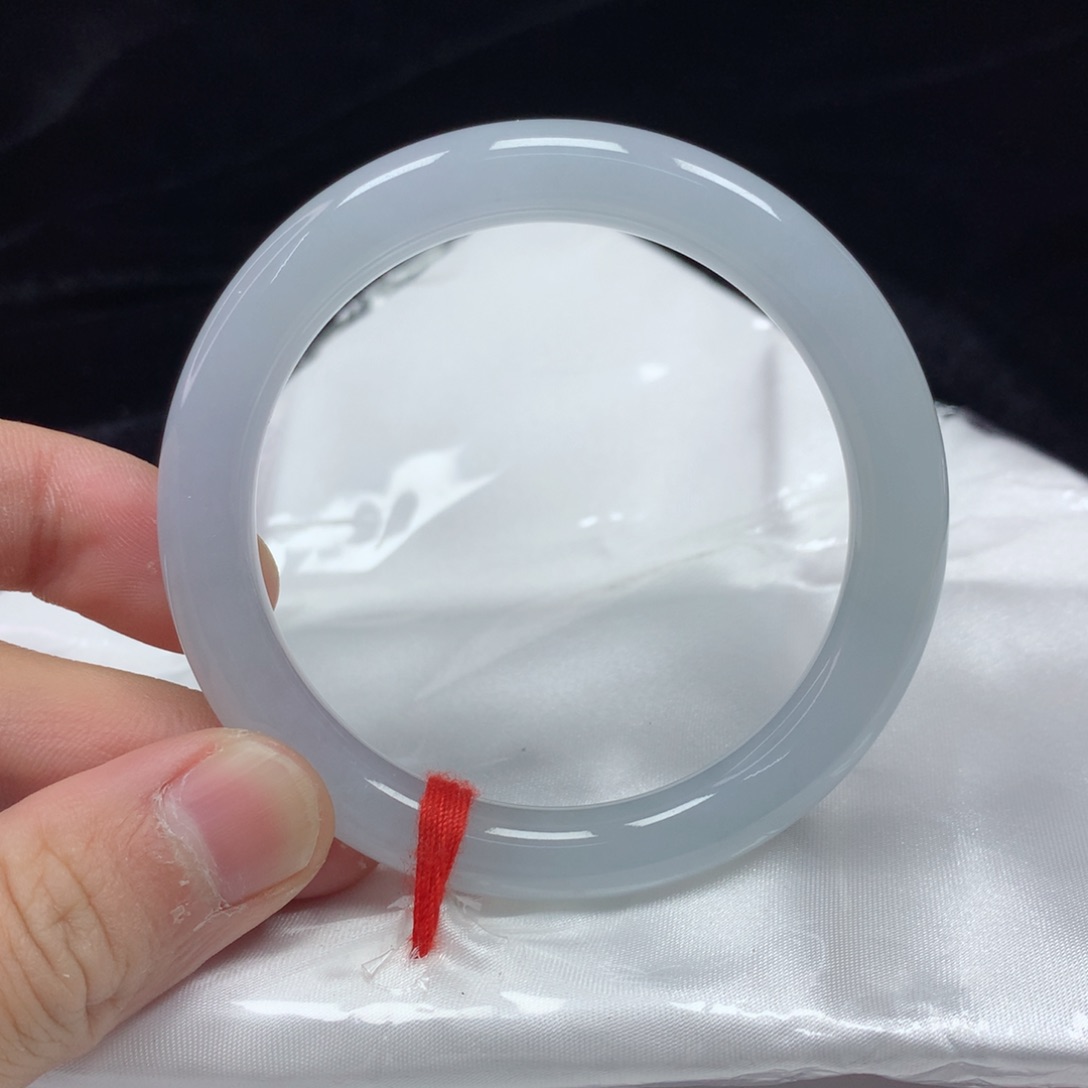 翡翠手镯（圆镯）未镶嵌52.8