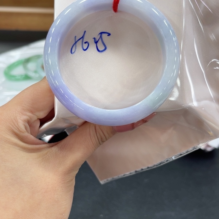 翡翠手镯未镶嵌翡翠