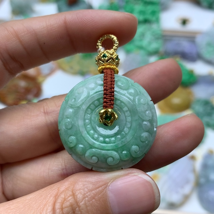 翡翠颈饰未镶嵌翡翠