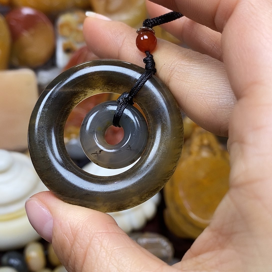 石英质玉（黄龙玉）颈饰未镶嵌