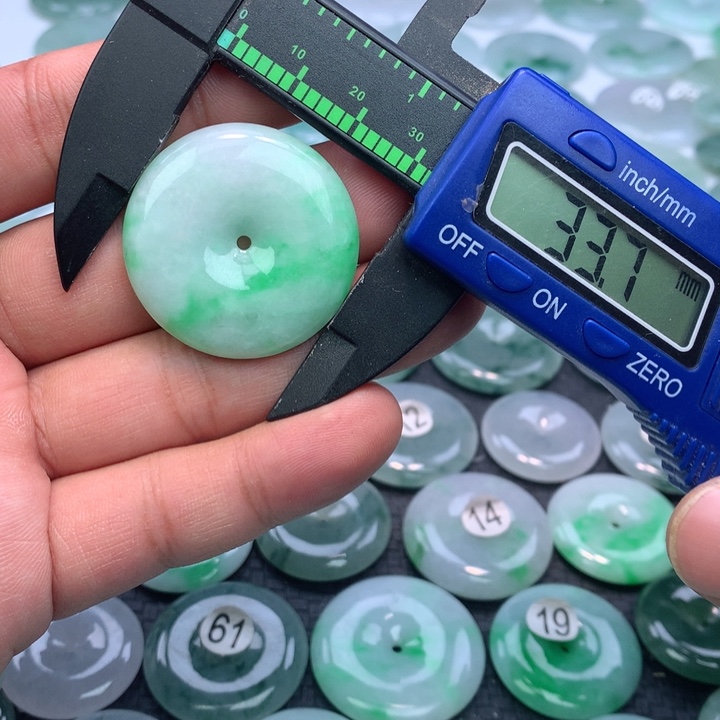 翡翠颈饰未镶嵌缅甸天然A货翡翠