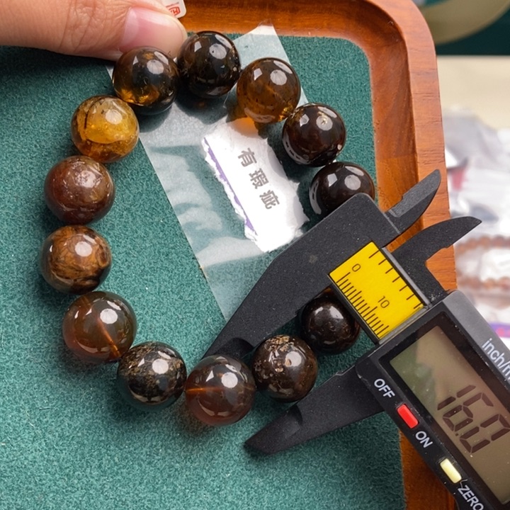 琥珀珠宝奇石未镶嵌