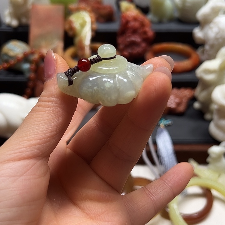 蛇纹石玉吊坠未镶嵌