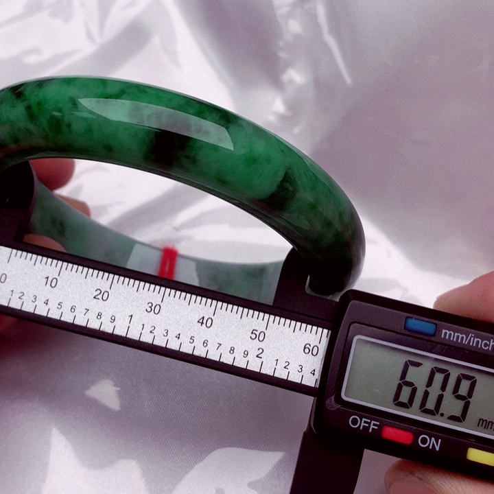 翡翠手镯未镶嵌a货