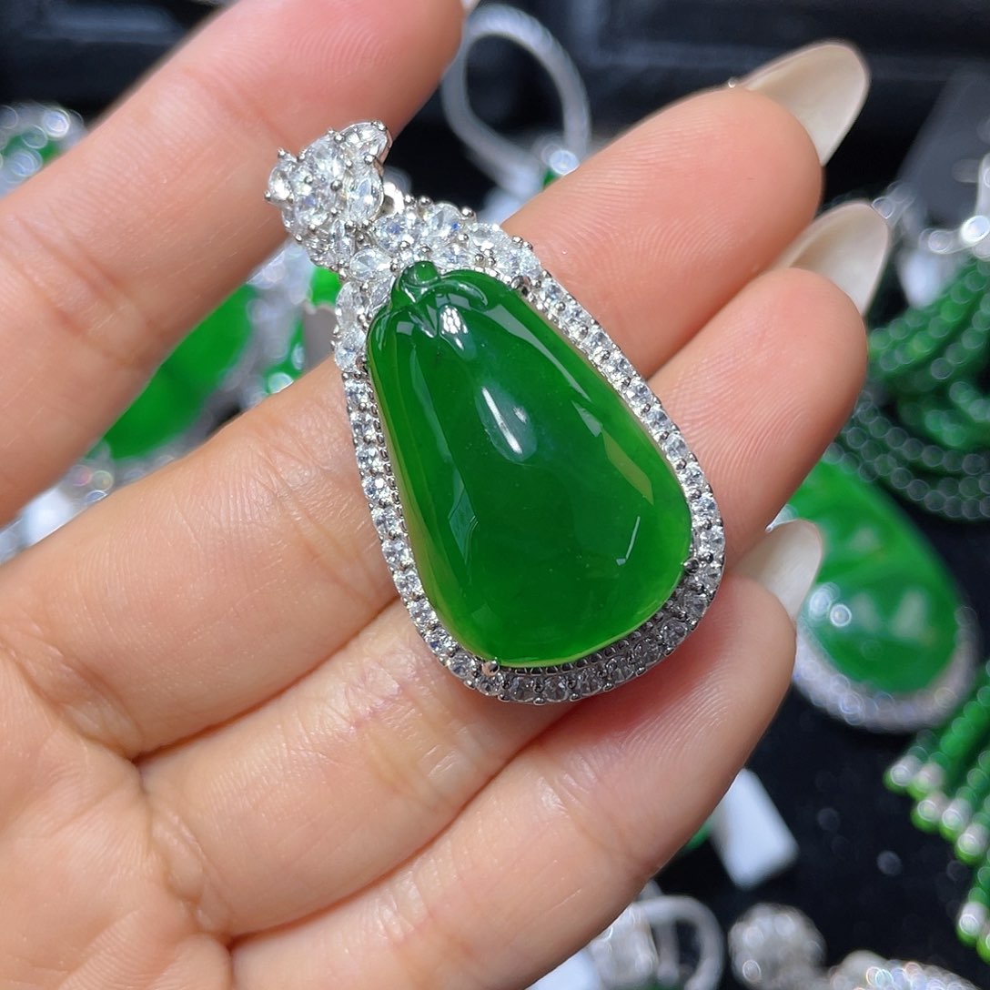 翡翠颈饰银S925镶嵌翡翠