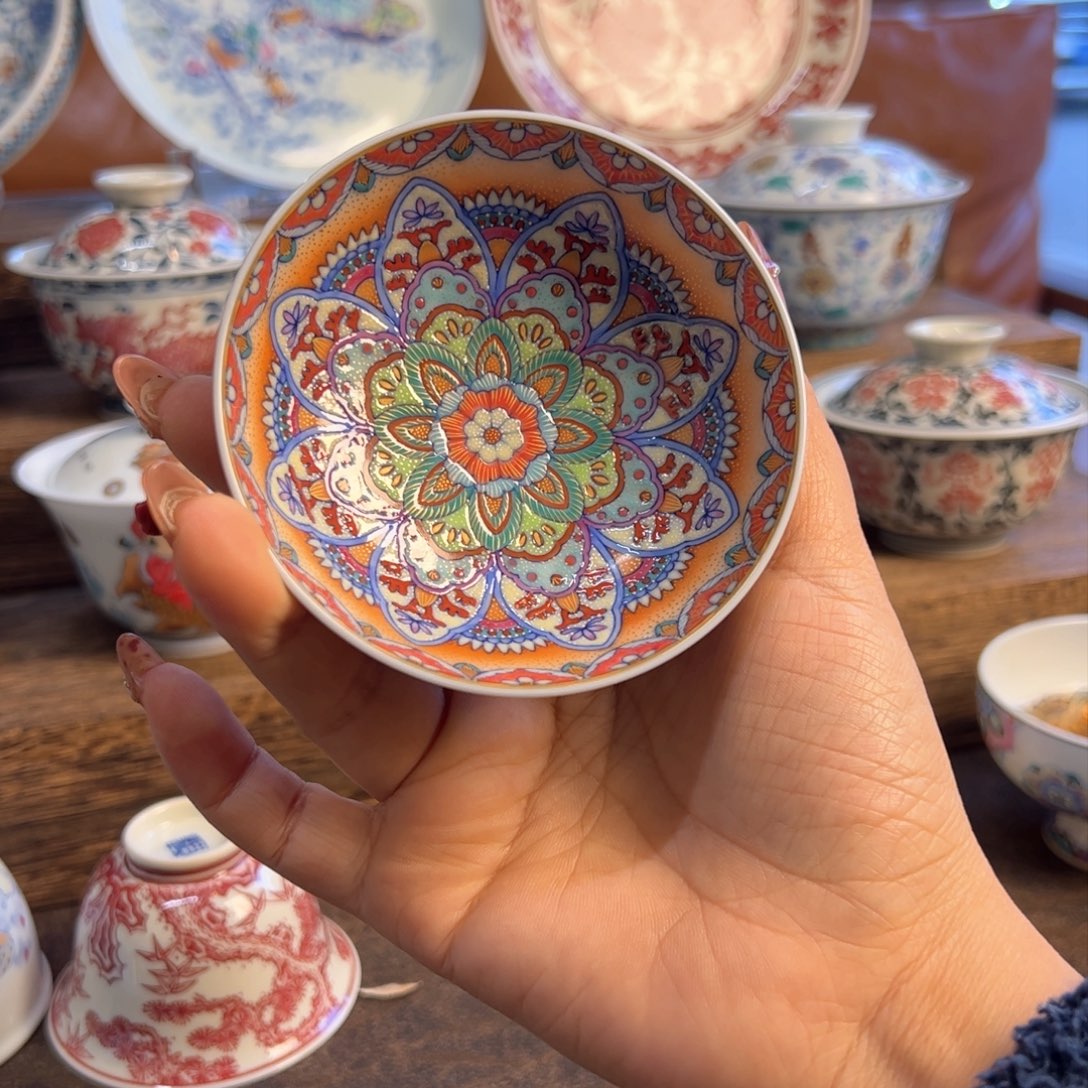 Y冉月观隐斗彩繁花杯