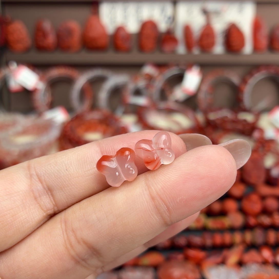 南红玛瑙未镶嵌颈饰通孔胖蝴蝶一对