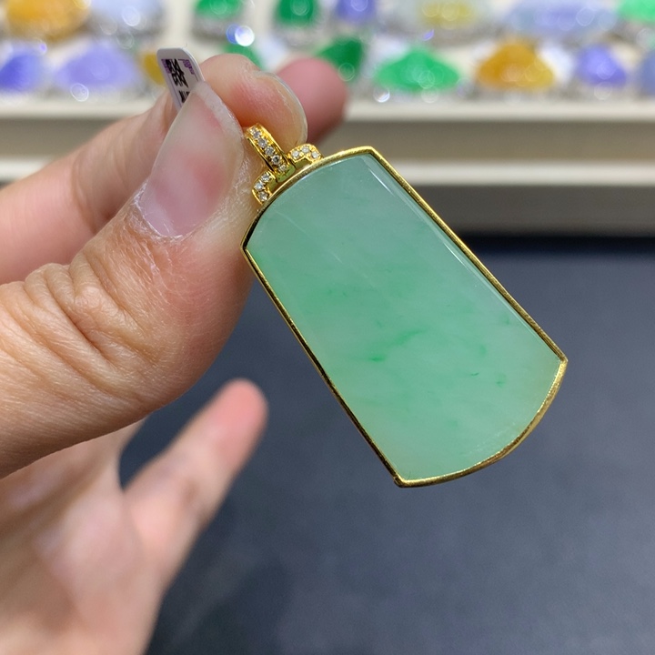 翡翠颈饰18K金镶嵌翡翠